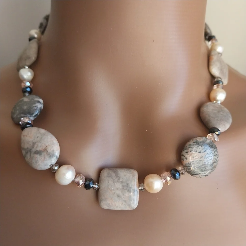 Stone and Freshwater Pearl Necklace - Picture 11 of 13